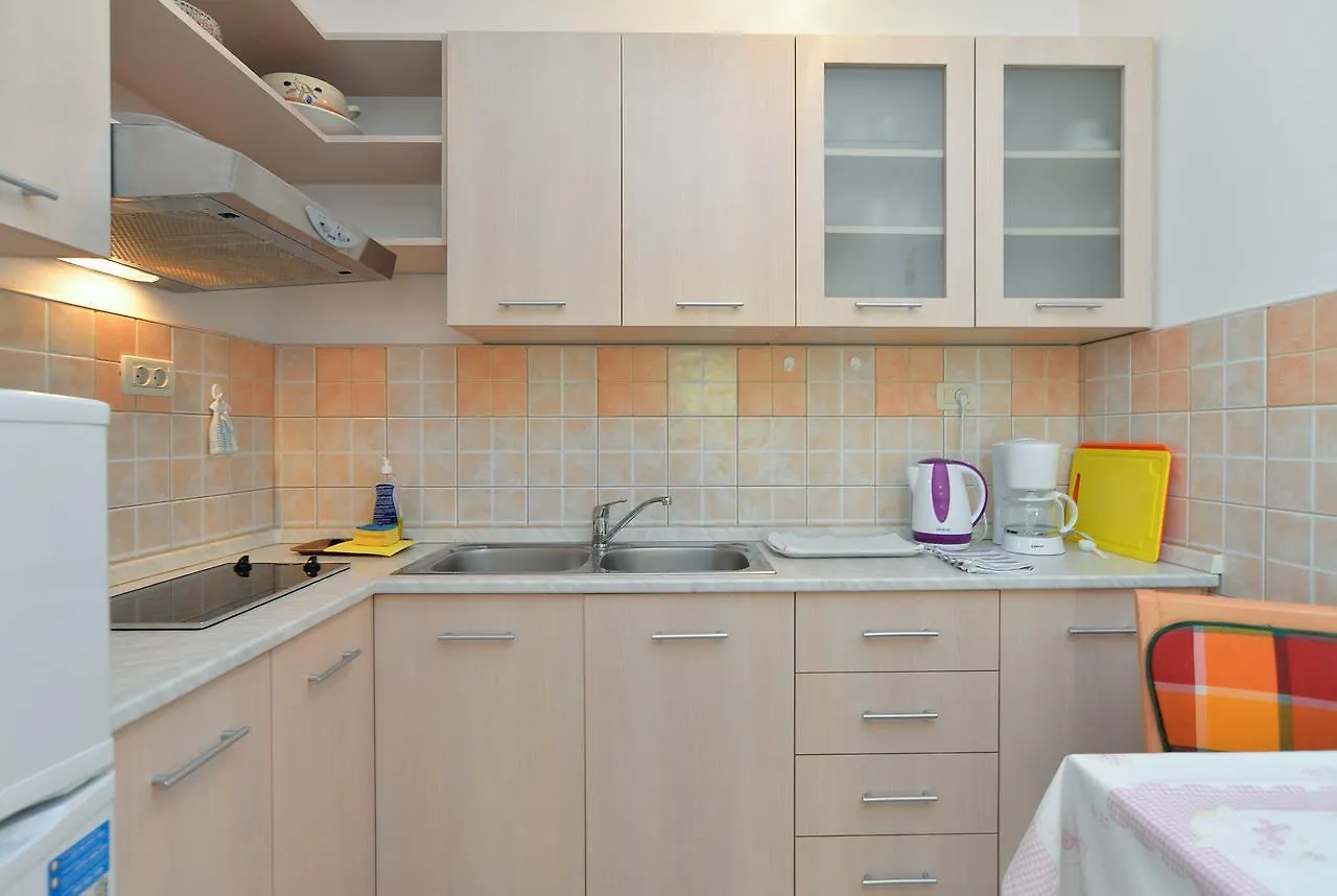 Apartment & Room Tanja 1552 Pula Croatia